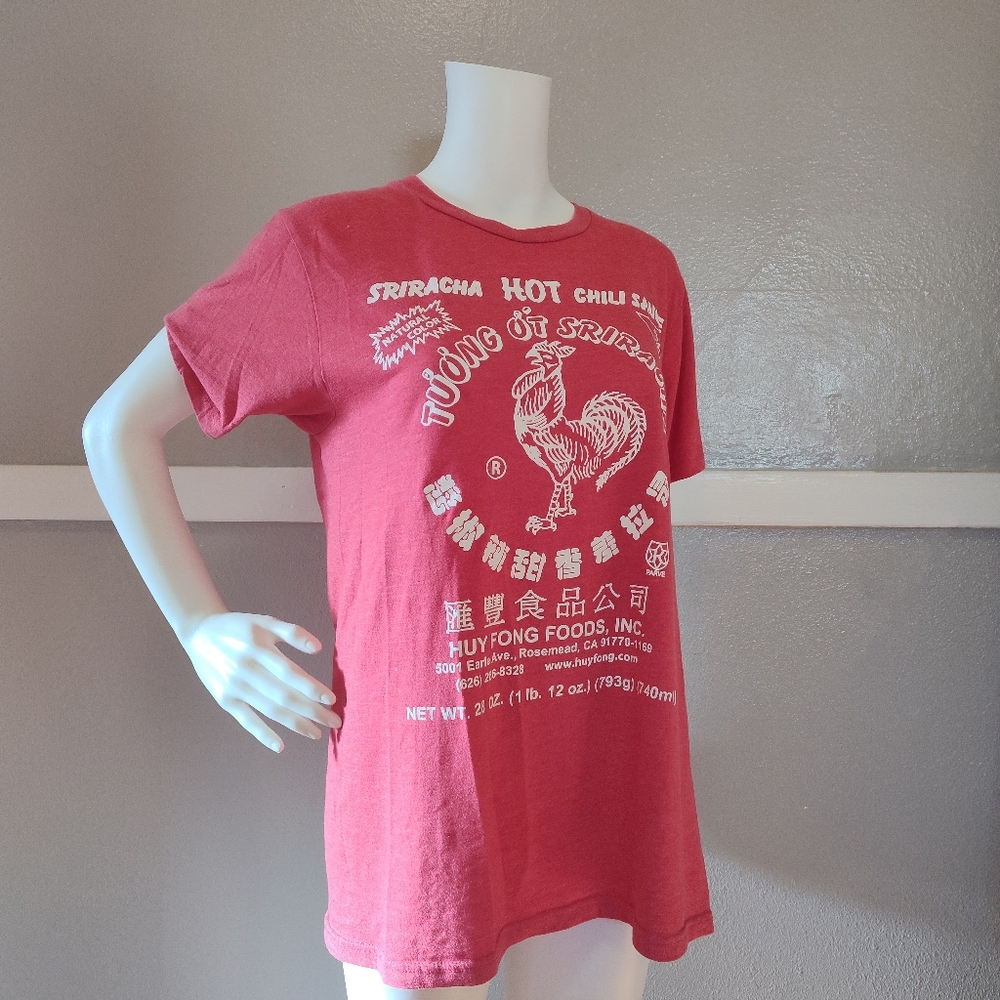 Sriracha Hot Sauce T-Shirt Red Size Medium/Large